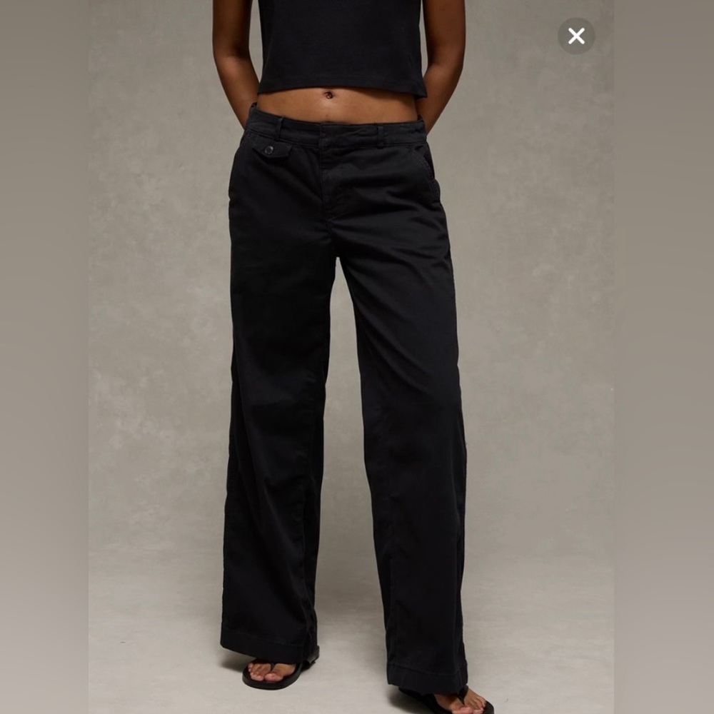 American Eagle stretch low-rise wide-leg khakis in black.Size 16. NWT